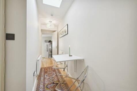 Hallway 2.jpg
