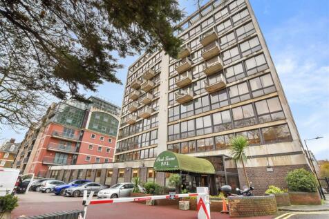 09-6246GCPMSC - 71 Park Lorne - Exterior -Original