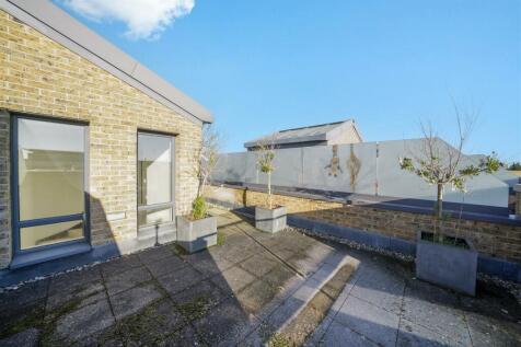 2 Sir Alexander Close - zisAwU4WJA4aitNy67ML.jpg