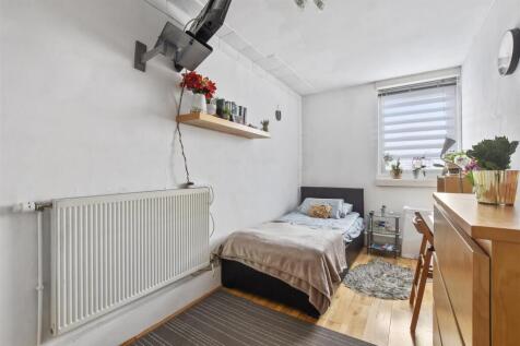 Bedroom.JPG