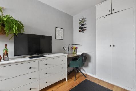 Bedroom 2.JPG