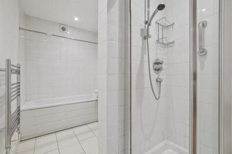 02-fe2bGCPMSC - 7a Canfield Place - Bathroom -Orig