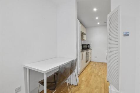 09-1b2aGCPMSC - 7a Canfield Place - Kitchen 2 -Ori