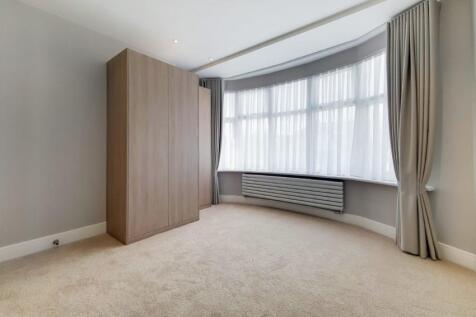 4_Main-Bedroom-1-850x570.jpg