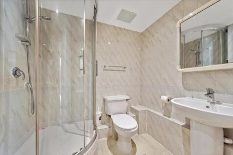 En-suite Bathroom .jpg