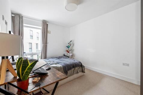BEDROOM 1.jpg