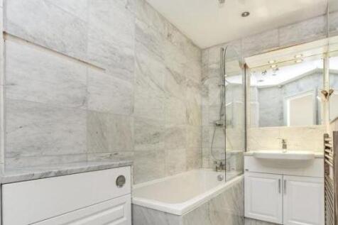Bathroom 2.JPG