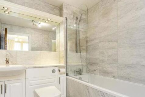 Bathroom.JPG