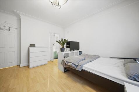 Master bedroom 2.jpg