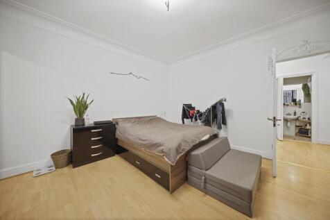 Bedroom .jpg