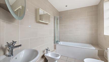 bathroom 2.jpg