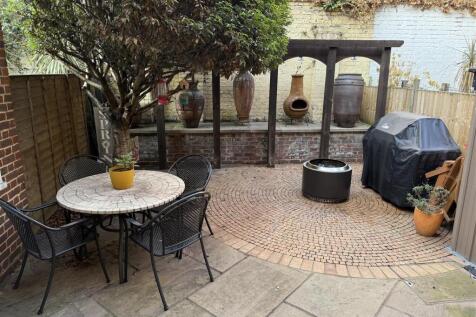Patio 2.jpg