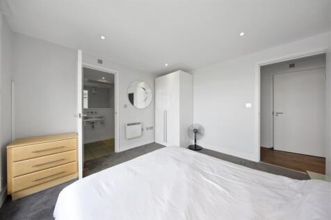 Master bedroom 3.jpg