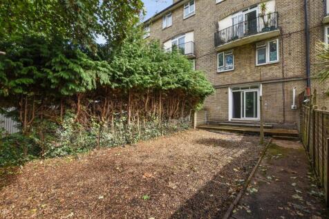 13-7e79GCPMSC - 60 Dobson Close - Rear -Original  