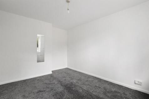 06-c8d3GCPMSC - 60 Dobson Close - Bedroom 5 -Origi