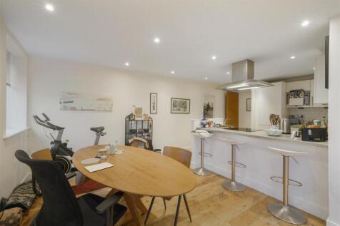 Fisherton Street - oUCW9kcoHkG1PZiWD7dK.jpg