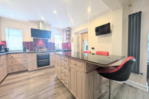 KITCHEN/BREAKFASTROOM
