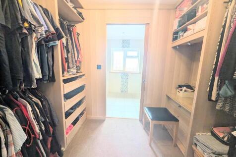 MASTER DRESSING ROOM