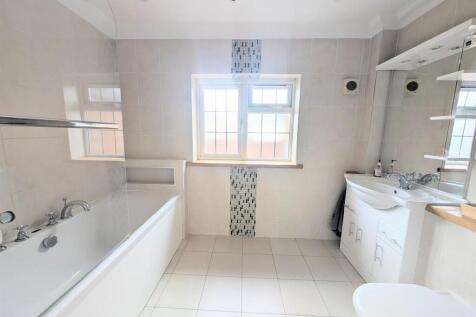 EN SUITE TO MASTER