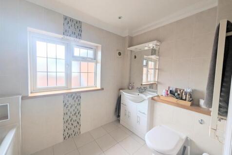 EN SUITE TO MASTER