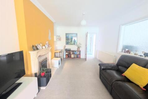 LOUNGE/DINNG ROOM
