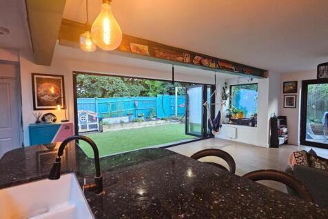 kitchen/dining area