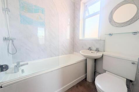 EN SUITE BATROOM