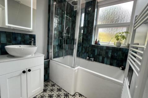 7.Bathroom.jpeg