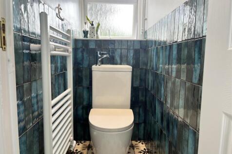 8.Toilet.jpeg