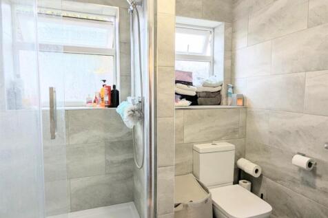 DOWN STAORS SHOWER ROOM