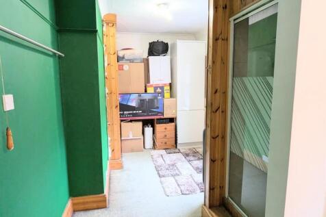 DREAAING ROOM/BEDROOM THREE
