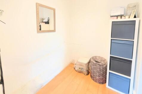 SINGLE BEDROOM/DRESSING AREA