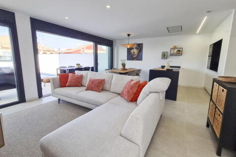 San Pedro Modern Villa with pool (6)