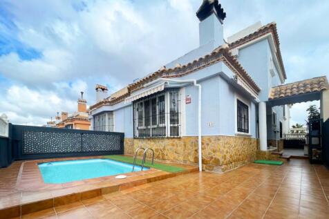 Semi Detached House with private pool Villamartin
