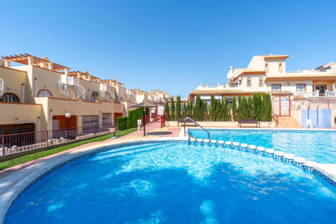 Villamartin 2 bed townhouse with communal swimming pool