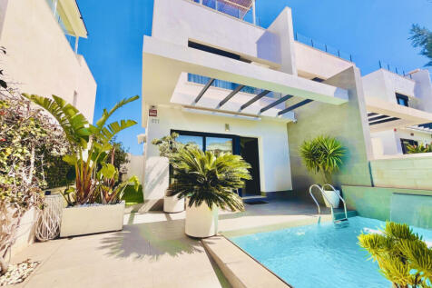 Villamartin Modern 3 bed semi detached town house