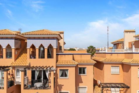 Parque del Duque penthouse Playa Flamenca communal pool