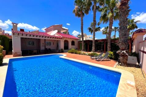 Ciudad Quesada Villa with pool on 600m plot