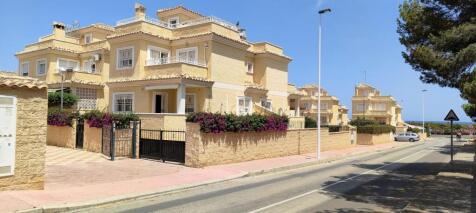 Mariblanca 4 bed 3 bed town house with communal pool excellent value won&#39;t be around for long at this price