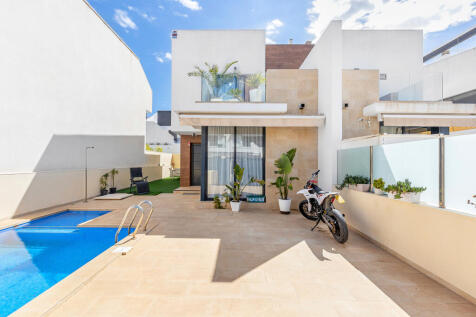 Lo Pagan Semi detached with private pool