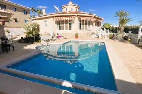 Ciudad Quesada large 5 bed villa with pool close to amenities