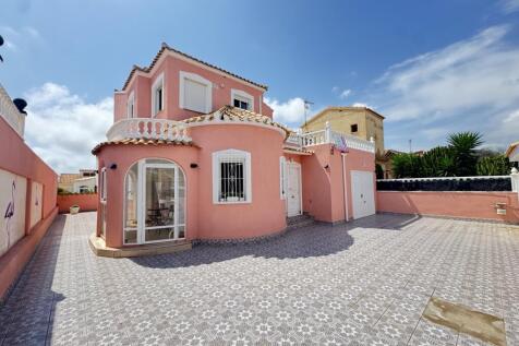 La Florida spacious villa with option for private swimming pool