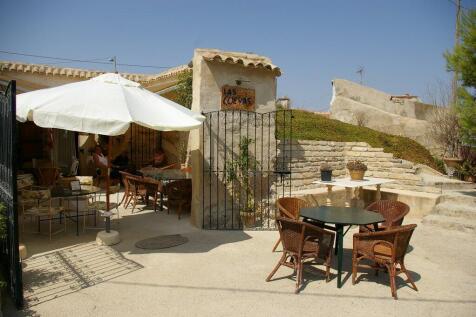 cave-restaurant-in-san-miguel-de-salinas (2)