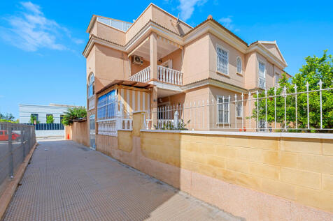 La Zenia Renovated Penthouse apartment with private roof solarium