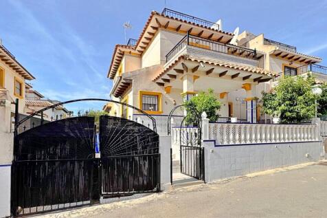 Punta Prima Quad House close to amenities