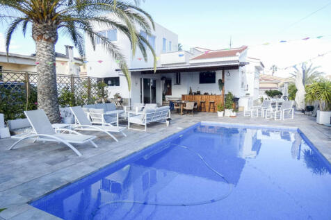 Ciudad Quesada Modern Villa Pool &amp; Summer Kitchen (1)