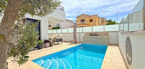 Villamartin 3 bed detached with private pool
