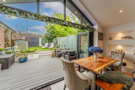 Open Plan Kitchen Diner/Living Space