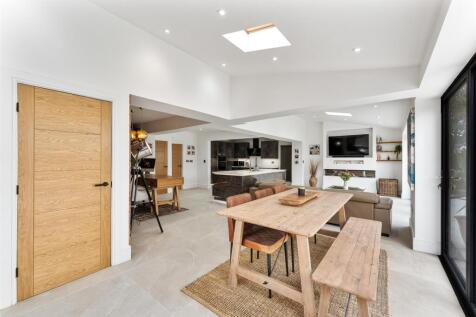 Versatile Kitchen, Living Space &amp; Home Office