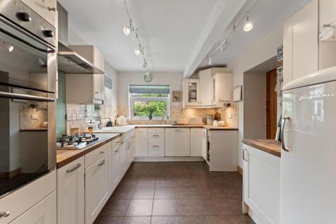 10 Rayleigh Avenue, Cheshire._-18.jpg